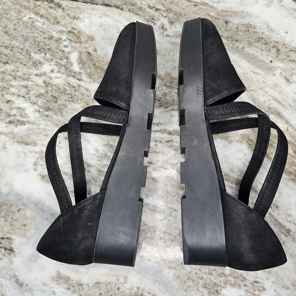 Cooper Tumbled Nubuck Wedge Size 7.5